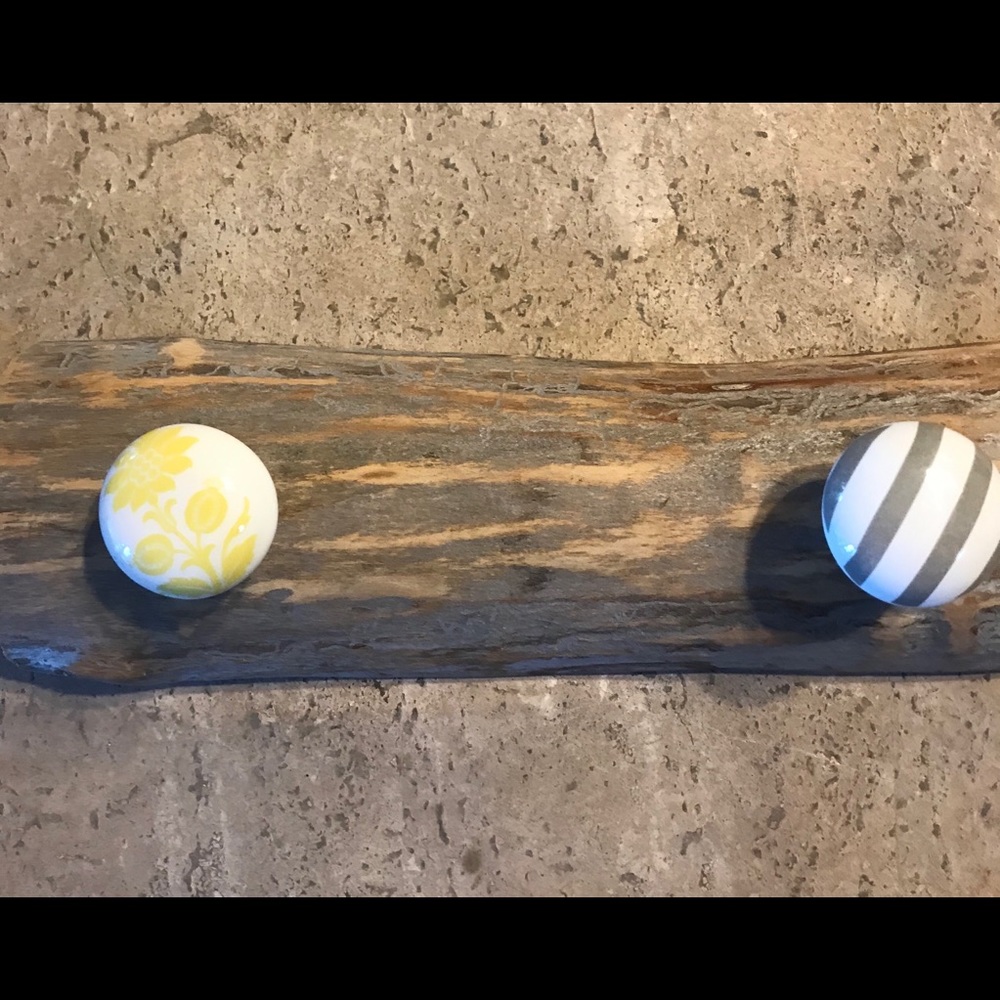 Shabby chic wall hanger solid wood & ceramic knobs - Picture 2 of 11